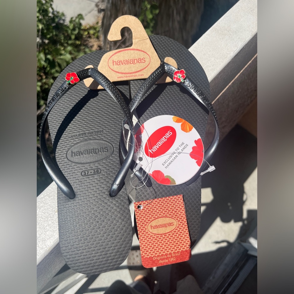 Havaianas Slim Hawaii Myo Sandal (Flip-flops) with Hibiscus Accent